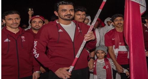 لقطات المونديال.. علم فلسطين يرفرف.. إيتو سنغالي.. وشقيق أمير قطر بطل مشهد "عفوي"